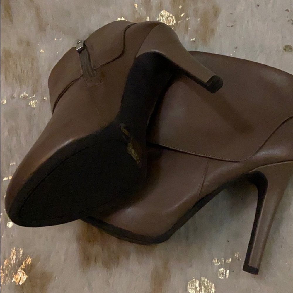 Cute Hidden Platform Anklebootie - image 2